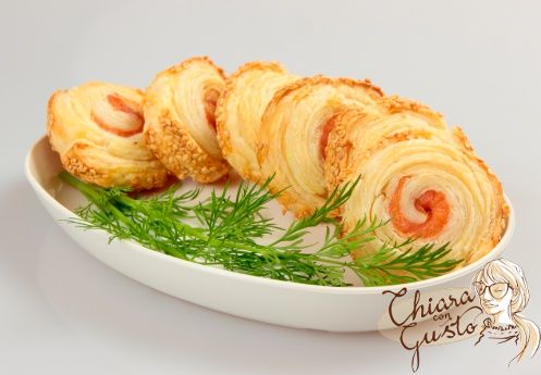 b_0_0_0_10_images_ricette_Rotolini-di-pasta-sfoglia-con-salmone-affumicato.jpg